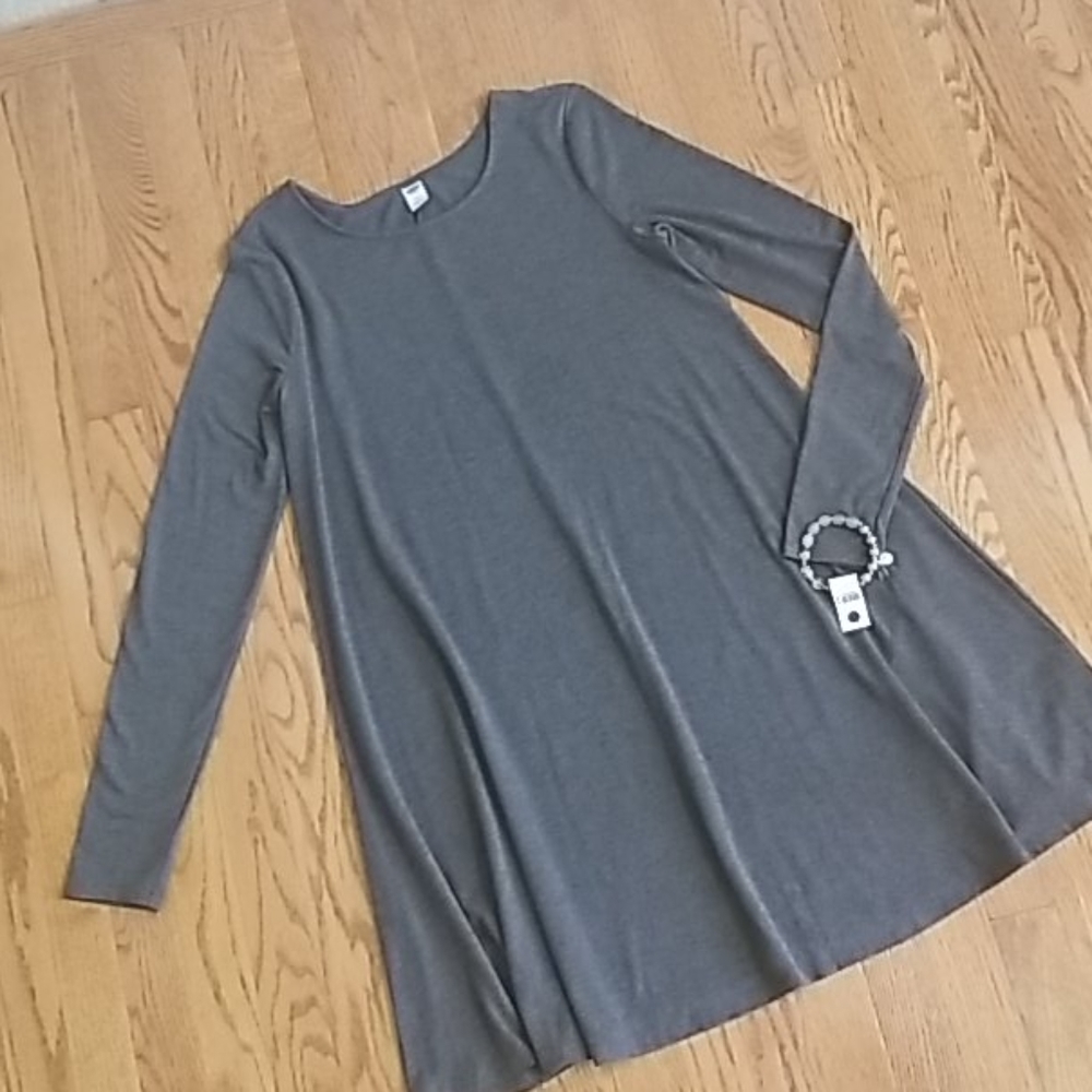 Old Navy trapeze style knit long sleeve dress.